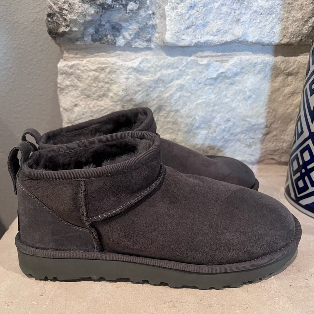 UGG Ultra Mini Classic Boot Size 9 Grey Suede